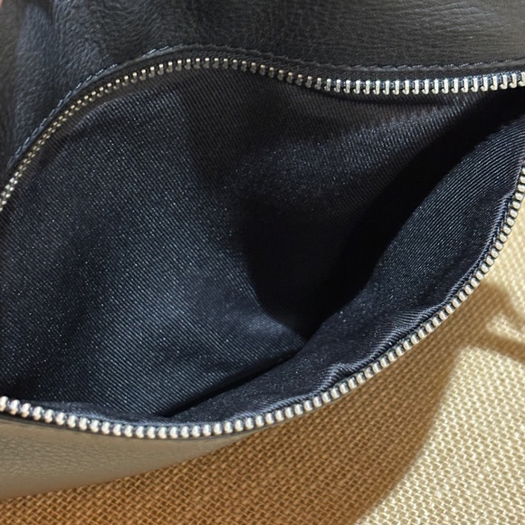 Rowallan of Scotland Genuine Leather Convertible Crossbody Backpack 11.5" X 10" - Picture 8 of 16